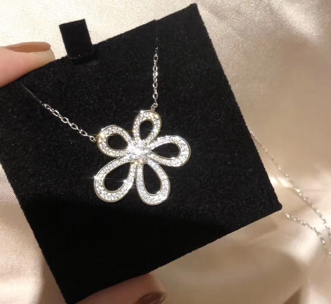 KAVİO S925 Sterling Silver Five Petal Jewellery Set