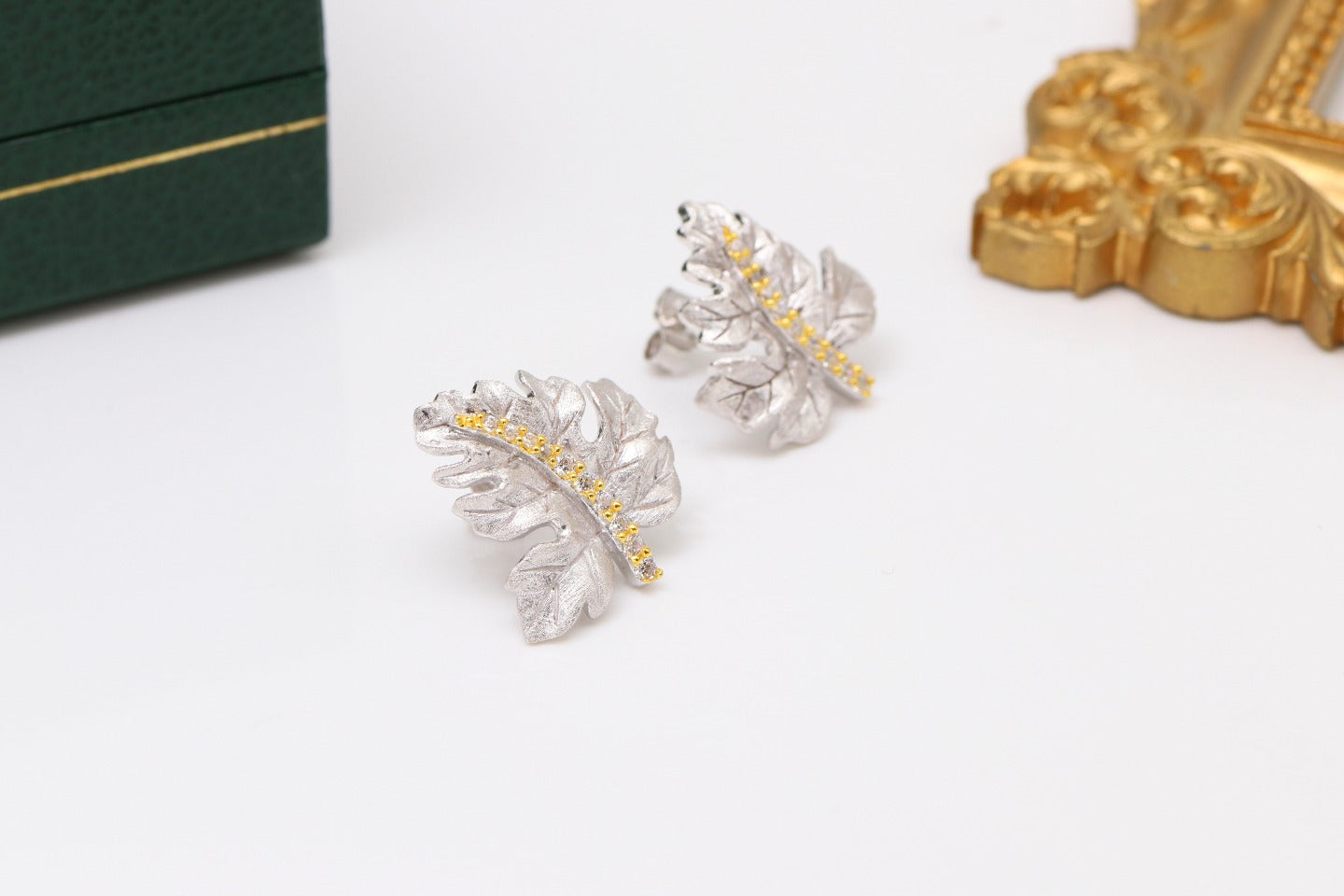 KAVİO 925 Silver Gilded Leaf Earrings